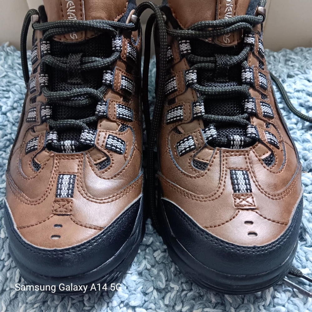 Nevados anatomical air hiking low top boots